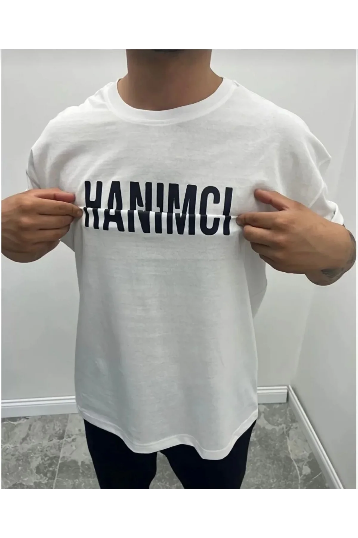 Hanımcı Yazılı Erkek Oversize Tişört – Bisiklet Yaka Beyaz